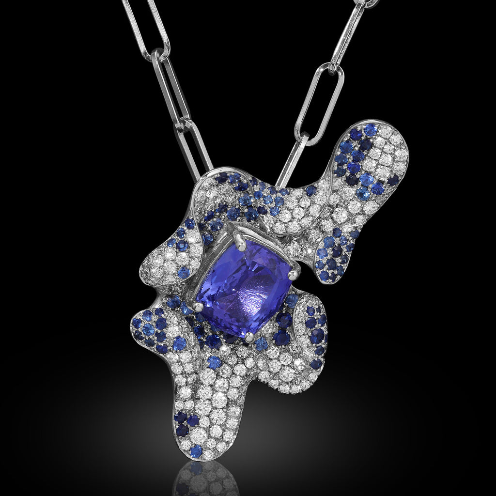 Elegant necklace with a blue gemstone pendant 